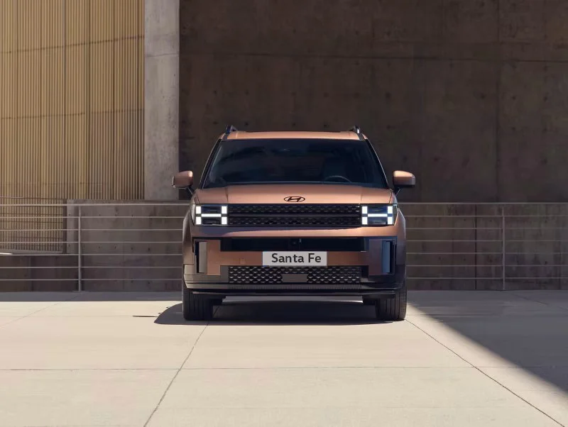 Смелый дизайн Santa Fe MX5 — светодиодные фары и острые формы