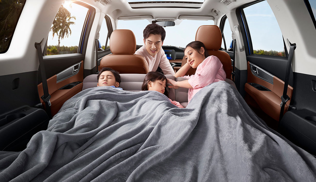 Haima 7X с трансформацией салона — минивэн превращается в кровать.