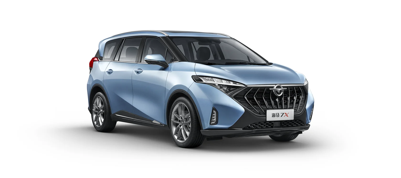 Haima 7X Clear Sky Blue — голубой минивэн с просторным салоном.